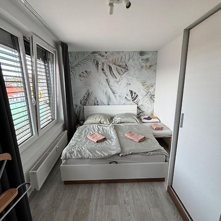 Premiere Apartment Bratislava - Private Parking מראה חיצוני תמונה