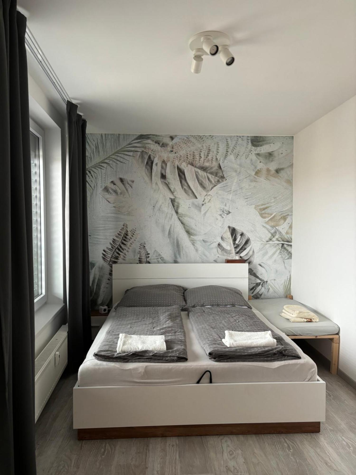 Premiere Apartment Bratislava - Private Parking מראה חיצוני תמונה