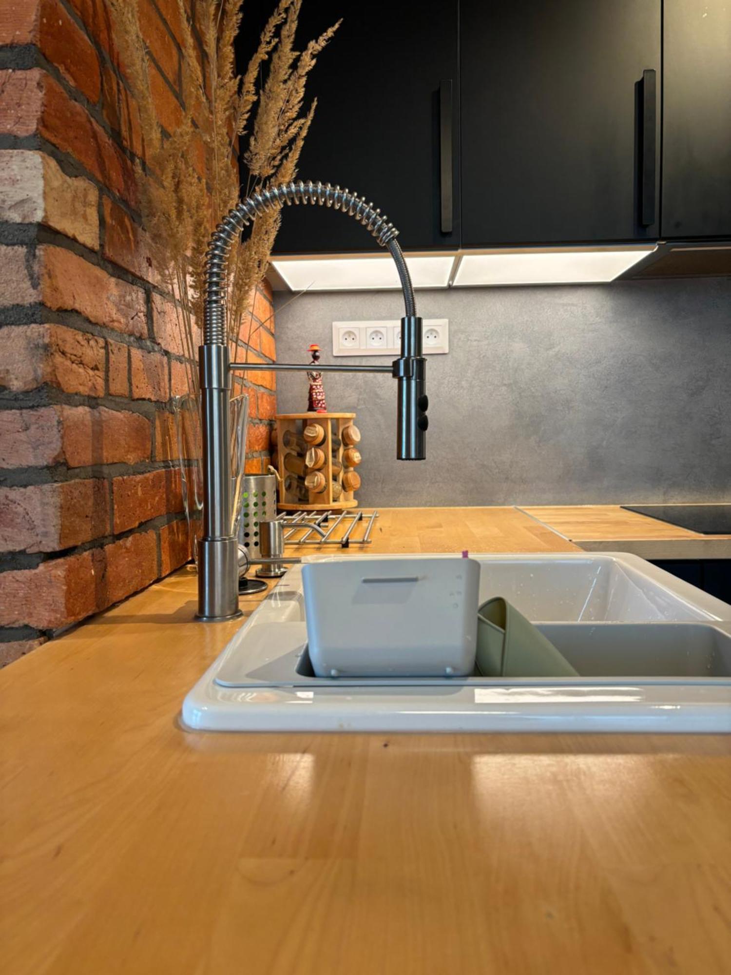 Premiere Apartment Bratislava - Private Parking מראה חיצוני תמונה