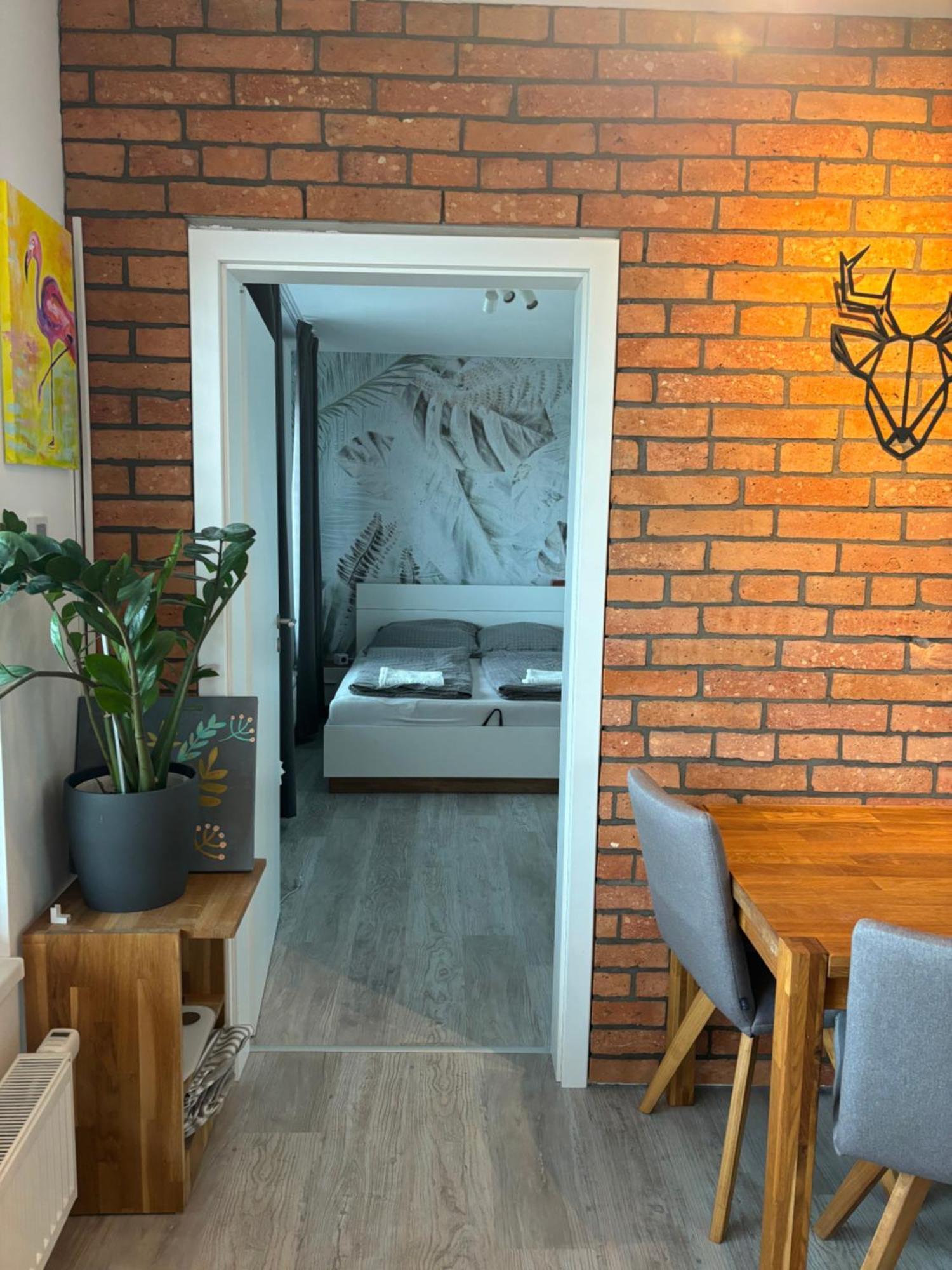 Premiere Apartment Bratislava - Private Parking מראה חיצוני תמונה